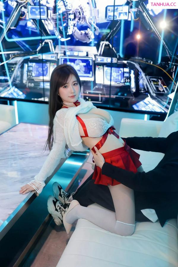   [XiuRen]高清写真图 2025.06.26 No.10470 小肉肉咪 红色短裙第26张图片